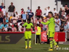 赛地聚焦——意甲转会期热度飙升，塞维利亚队长鼓劲，气氛紧张，临场指挥获称赞的简单介绍